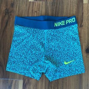 nike pro blue patterned shorts